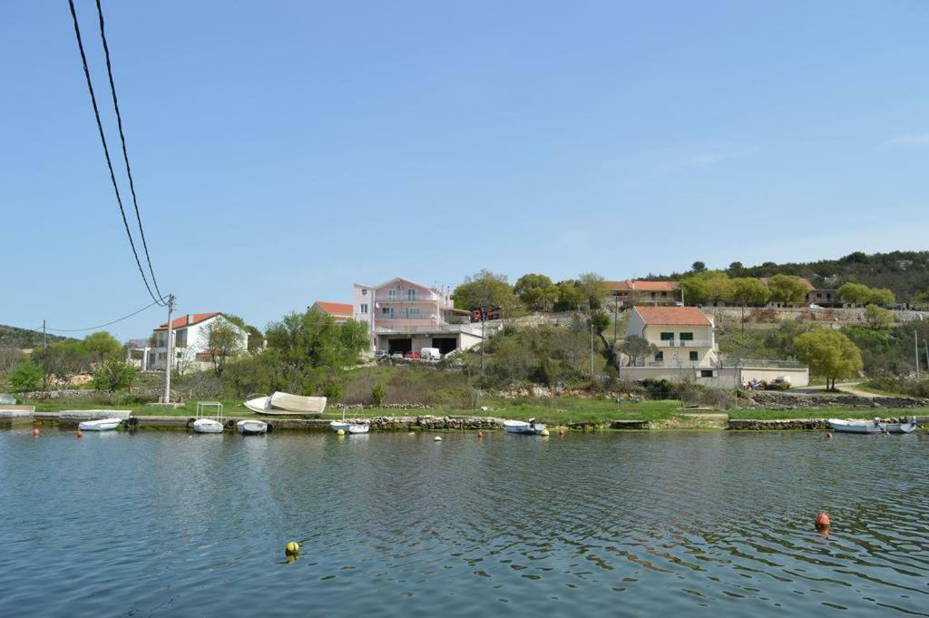 שיבניק Apartmani Slavica מראה חיצוני תמונה