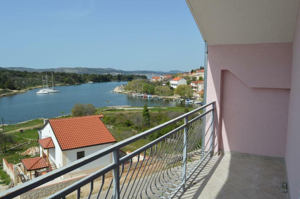 שיבניק Apartmani Slavica מראה חיצוני תמונה