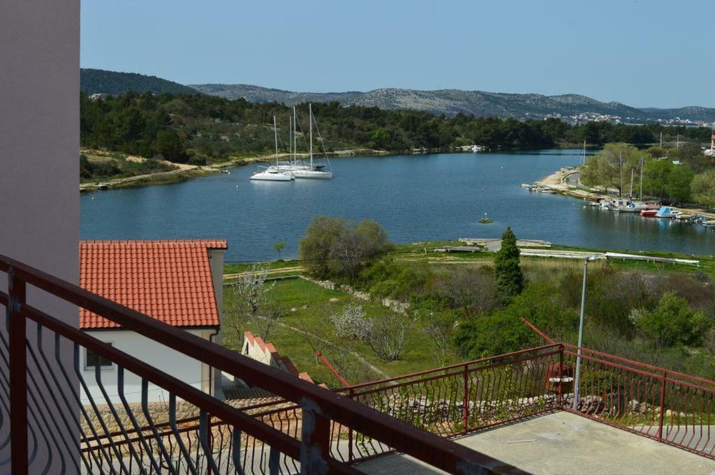 שיבניק Apartmani Slavica מראה חיצוני תמונה