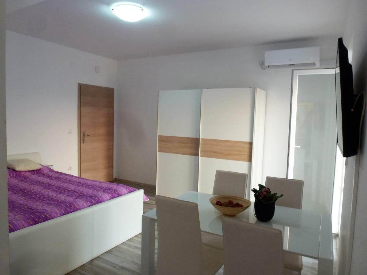 שיבניק Apartmani Slavica מראה חיצוני תמונה