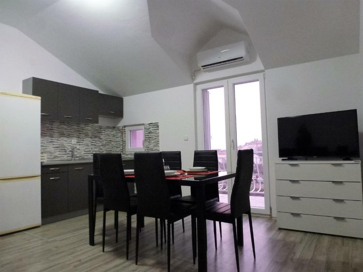 שיבניק Apartmani Slavica מראה חיצוני תמונה