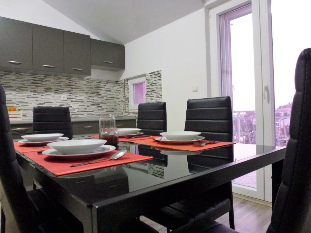 שיבניק Apartmani Slavica מראה חיצוני תמונה